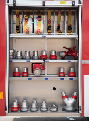 ISUZU Small Fire Truck mit 2000 Litern flüssigen Behälter-und doppelter Reihen-Kabine